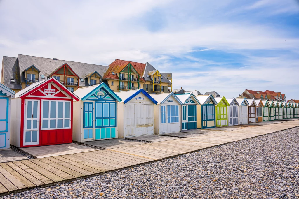 Le chemin de planches de Cayeux-sur-Mer et ses 519 cabines de plage