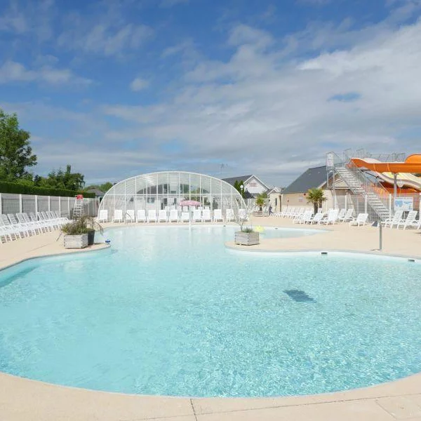 Le top des vacances en camping à Fort-Mahon Plage ? Un parc aquatique avec piscine couverte chauffée et toboggans aquatiques