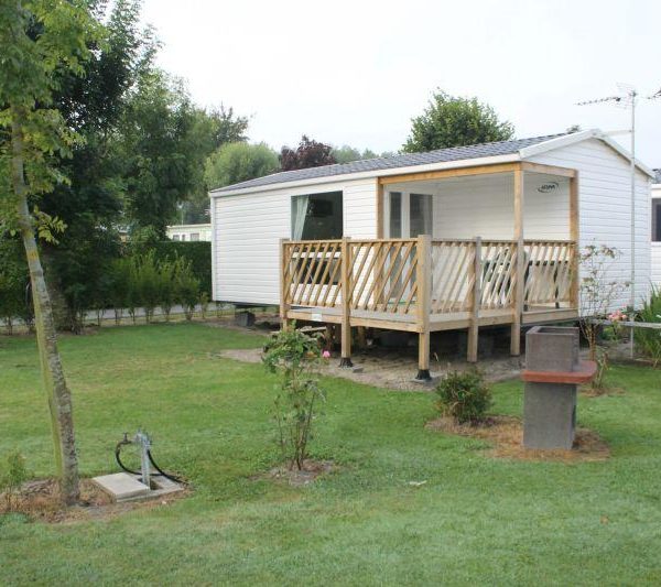 Mobil-home 4 personnes au Camping des Roses à Quend-Plage, deux chambres confortables, parfait pour familles en Baie de Somme.